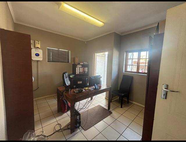 166M² OFFICE TO LET IN BO OAKDALE